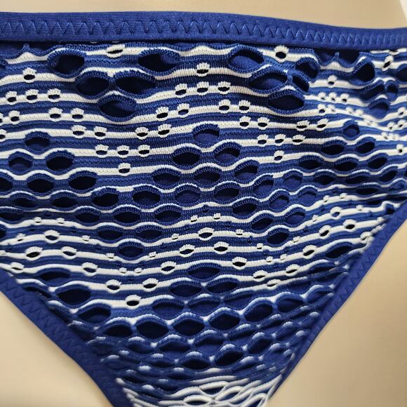 Becca Reveal Crochet Hipster Bikini Bottoms Size M Blue Moderate Coverage - Picture 4 of 8